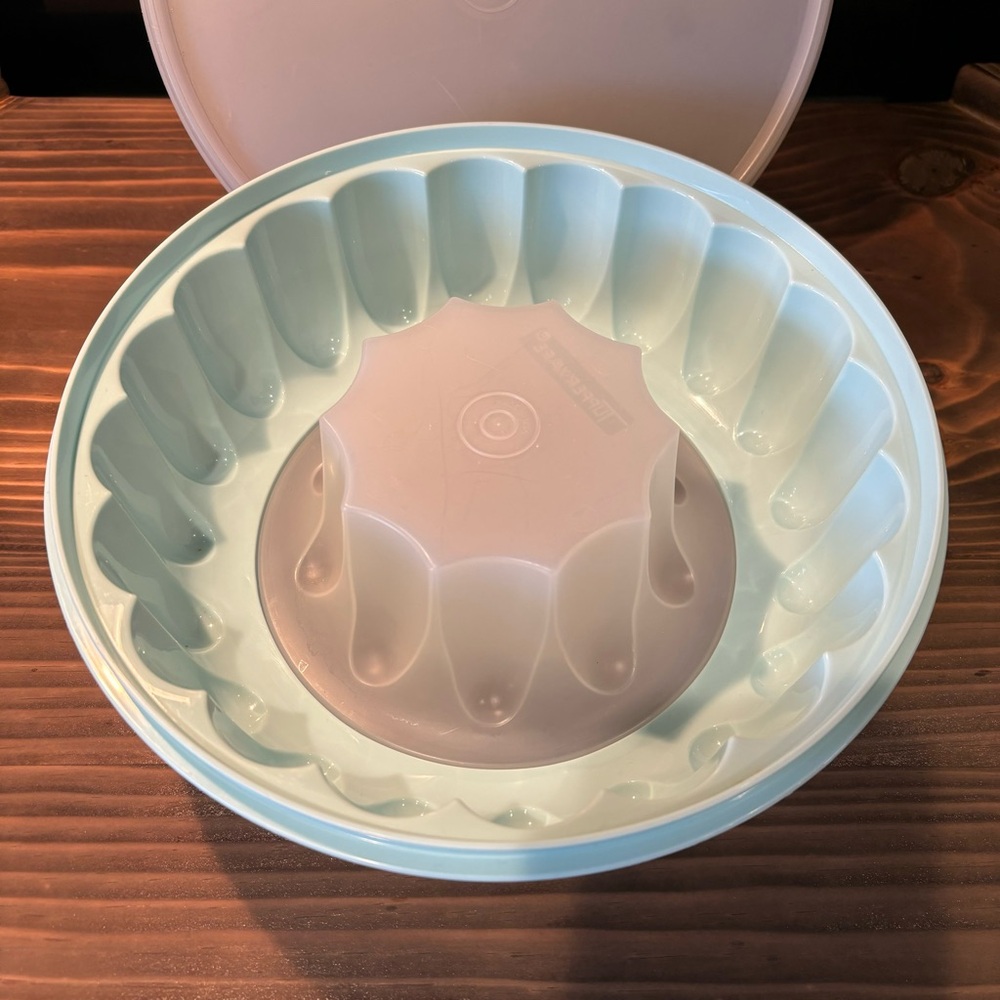 Vintage Tupperware Jell-O Mold 9inch diameter Mint Green EUC - Picture 6 of 6